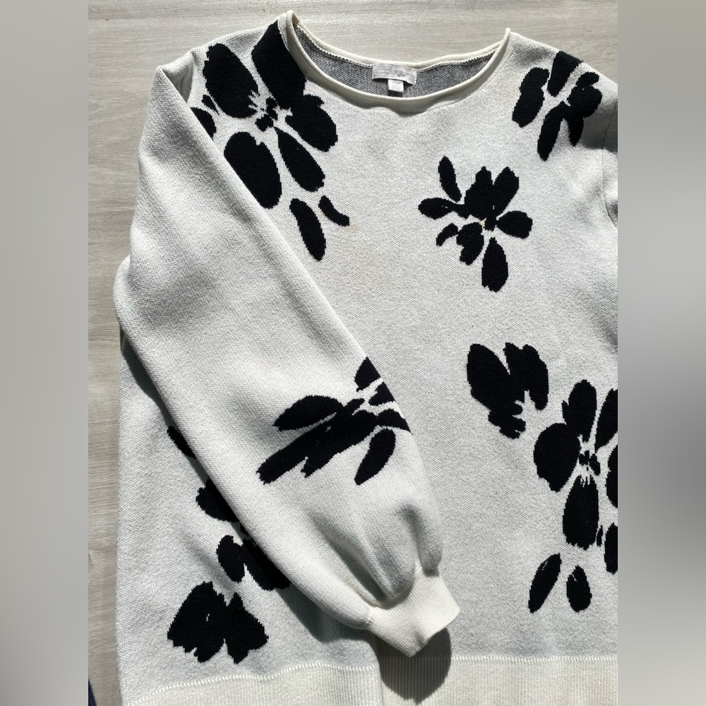 New- 14th& Union Women’s Sweater in black and white